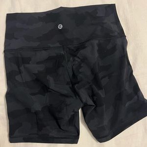 Camo lulu biker shorts, size 8.